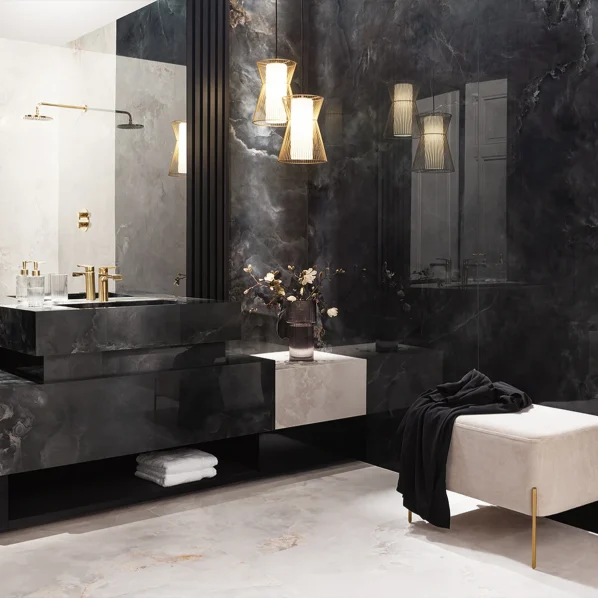 Aqua Black Lifestyle Photo 2