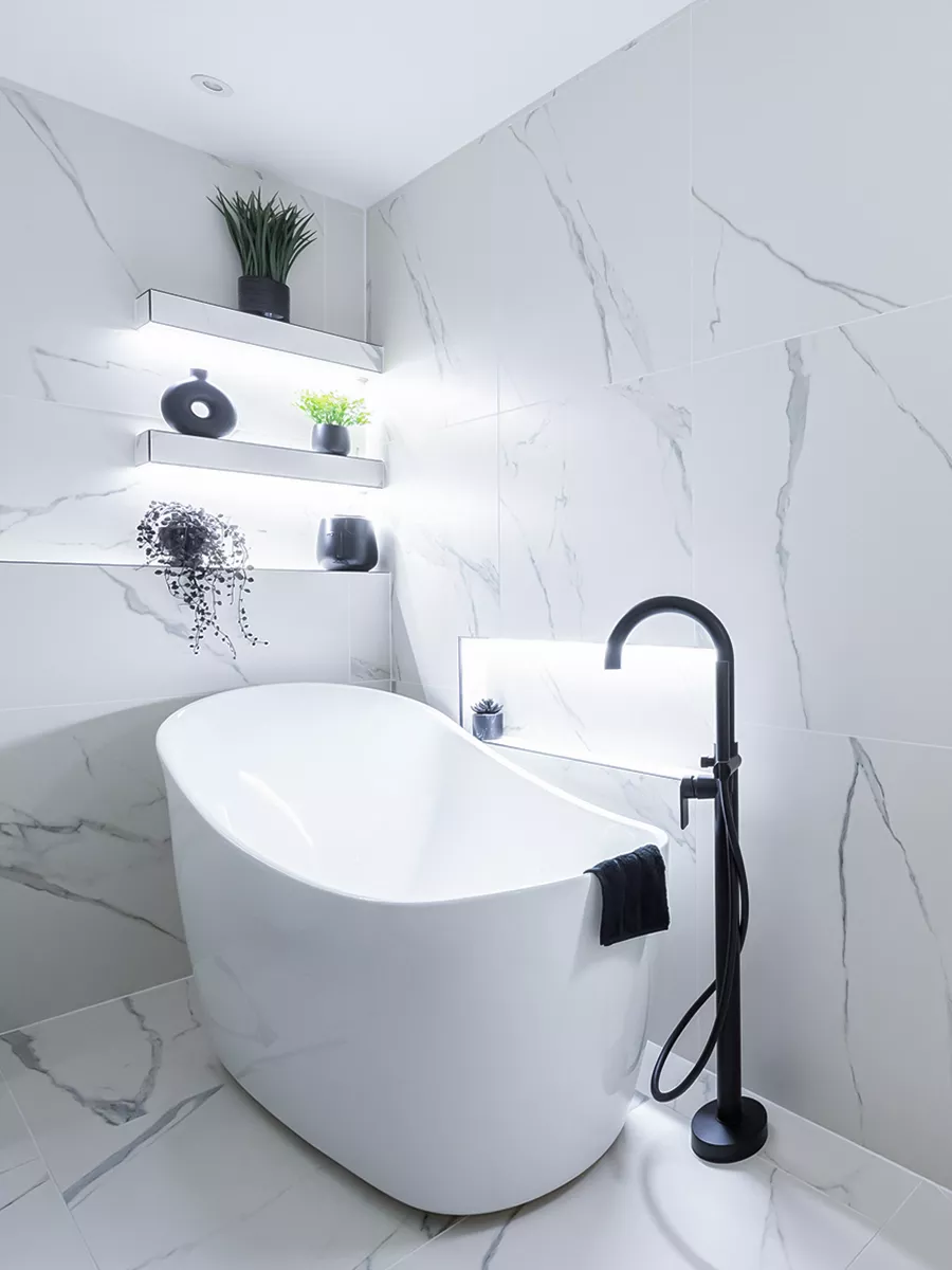 Modern Black And White Bathroom Photo 1